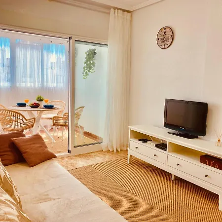 Casa Flania, Seaview, 2-bedroom, 2-bathroom Apartment *