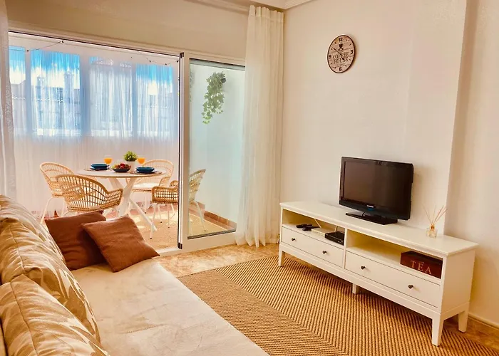 Casa Flania, Seaview, 2-bedroom, 2-bathroom Apartment *